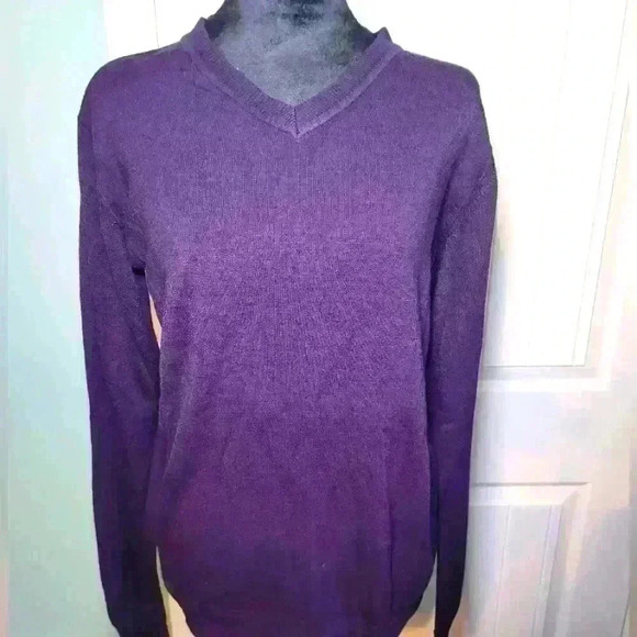 Avenue v neck shirt size 14/16 - Picture 1 of 5